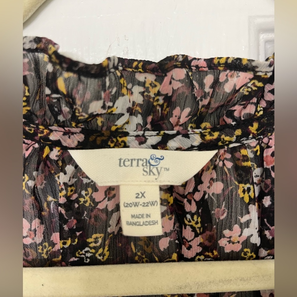 Terra & Sky 2X Floral Blouse 🌸 - Picture 3 of 8